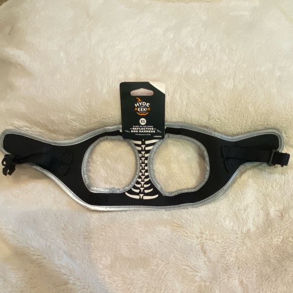 Hyde and Eek! Boutique Skeleton Glow Reflective Dog or Cat Harness Size XS NWT - Picture 5 of 7